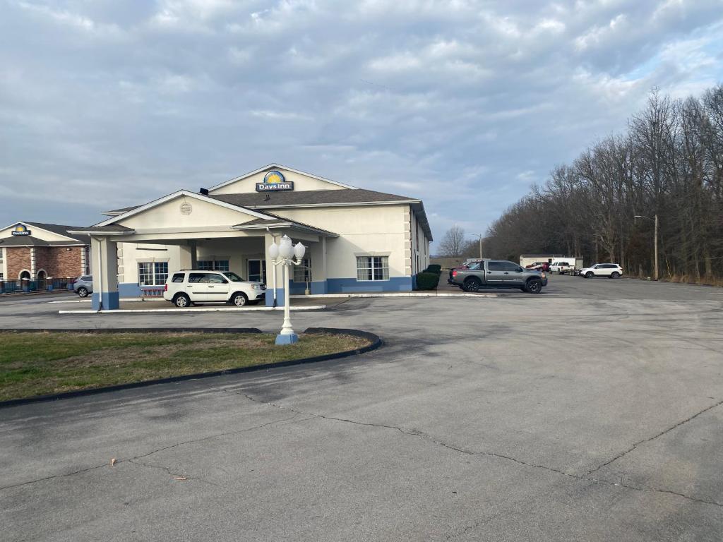Days Inn by Wyndham Perryville photo 1
