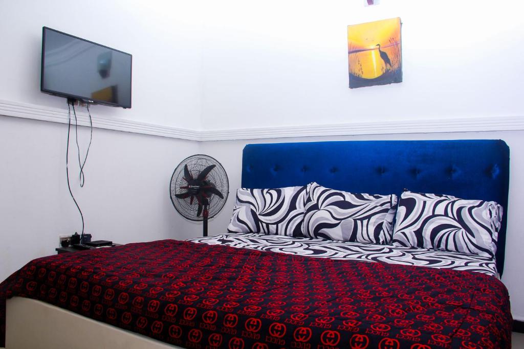 Unique 1BEDROOM Shortlet Stadium Rd with 24hrs light-FREE WIFI -N35,000 photo 4