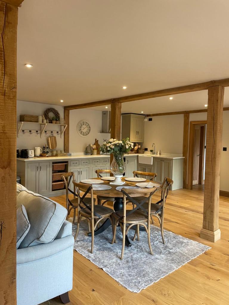Hideaway Barn Coltishall Norfolk broads Room Type - One-Bedroom House