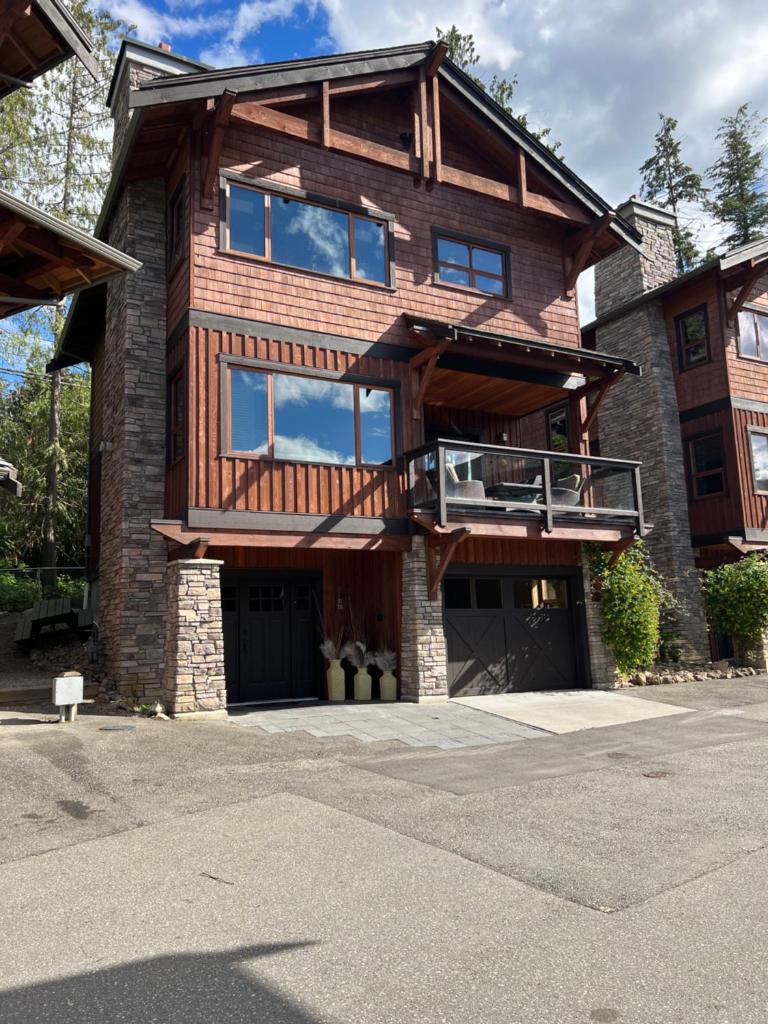 SHUSWAP LAKE CARMEL BEACH RESORT