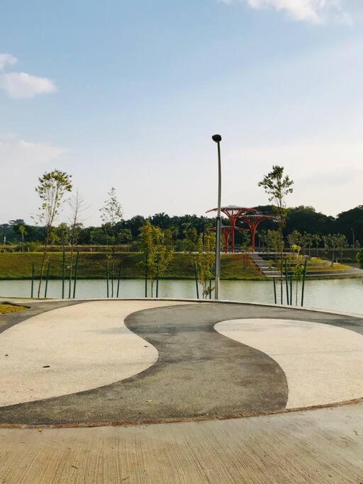 Elmina near Denai Alam, Saujana Utama with Wi-Fi & Netflix photo 2