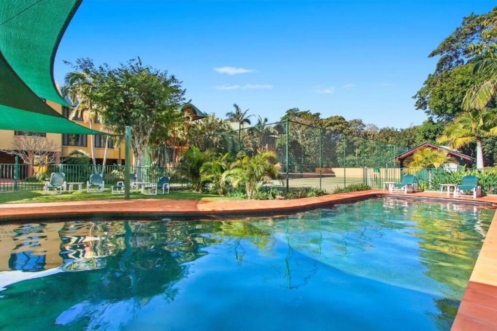 Tranquil Byron Bay Apartment with Pool & Tennis court. Walk to beach