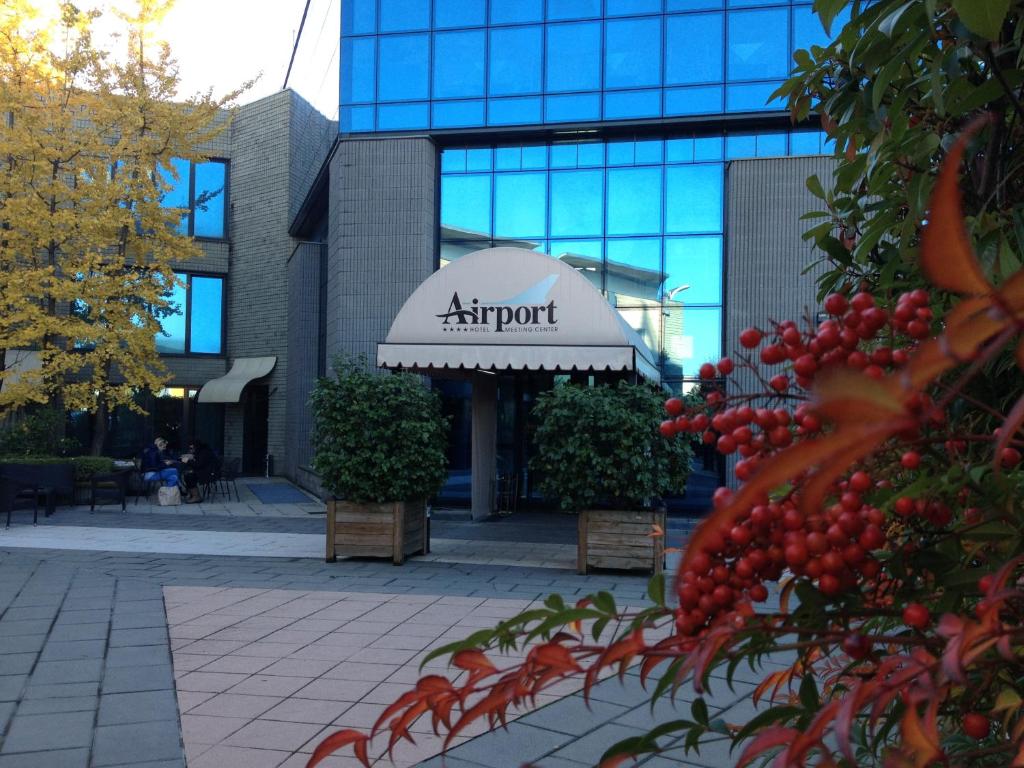 Airport Hotel - Tap to explore photos