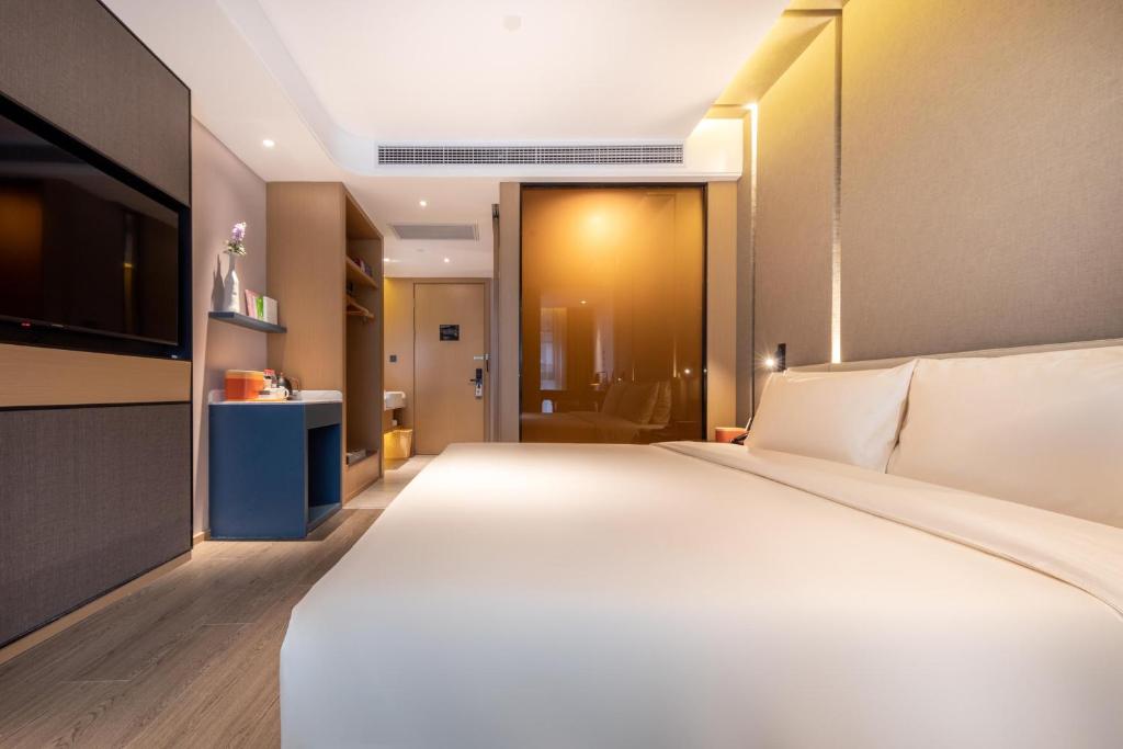 Atour Hotel Chongqing Jiangbei International Airport Huixing Light Rail Station photo 1