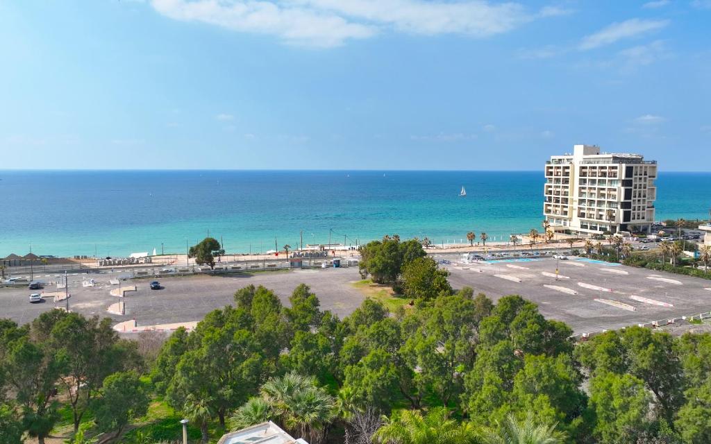Luxury villa with a heated pool, Jakuzi and a sea view 70m from the beach photo 2