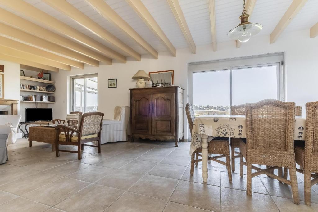 Jolie maison et sa veranda pour de belles vacances photo 2