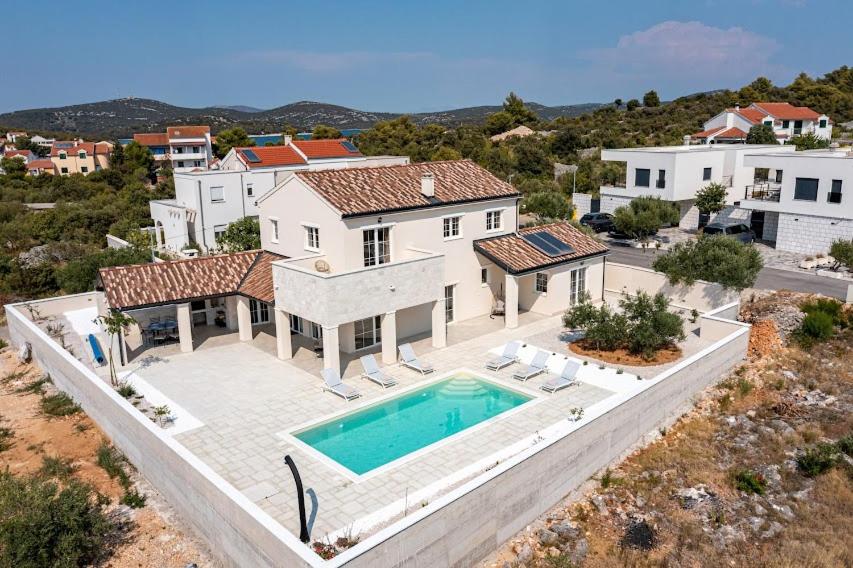 Villa Stina Jezera, Murter