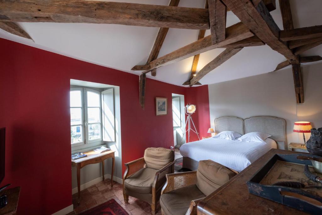 L'hôtel de Panette, chambres indépendantes sous une charpente historique, proche cathédrale et palais Jacques Cœur - parking