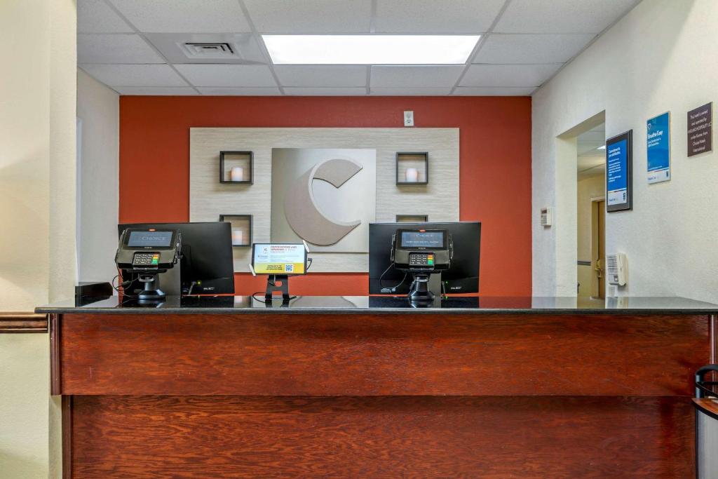 Comfort Inn Kissimmee-Lake Buena Vista South photo 2
