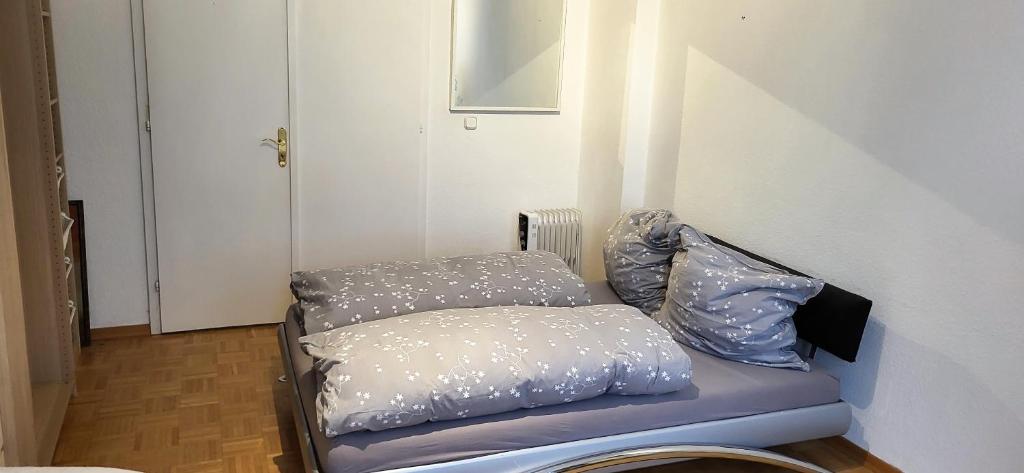 Von privat, Großes Zimmer sehr zentral in Bad Homburg Stadtmitte photo 3
