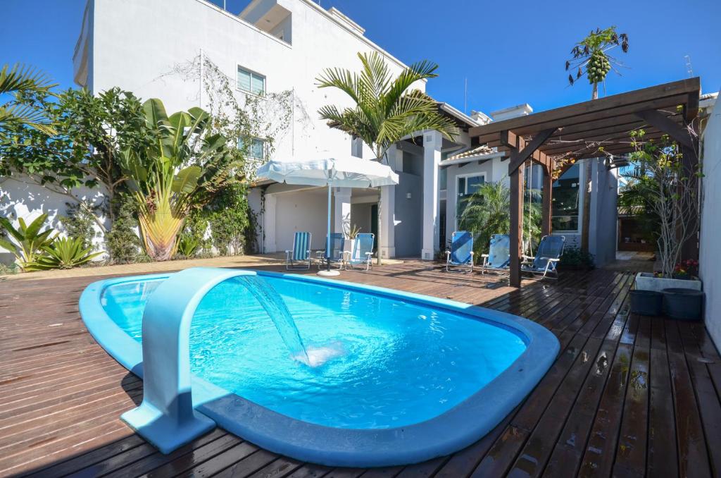 Linda casa com piscina e 4 suites no mariscal a 100 metros da praia photo 1