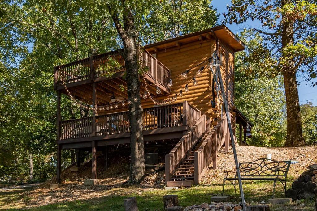 Lil' Treehouse Cabin image