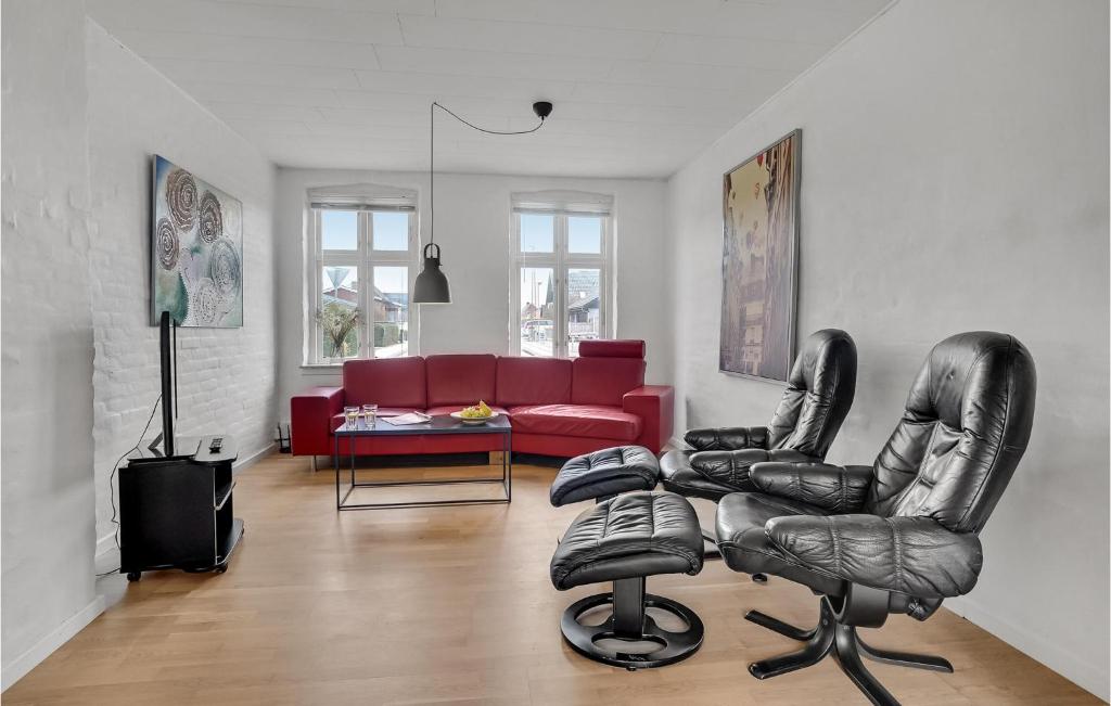 Beautiful Home In Bryrup With 3 Bedrooms And Wifi photo 1