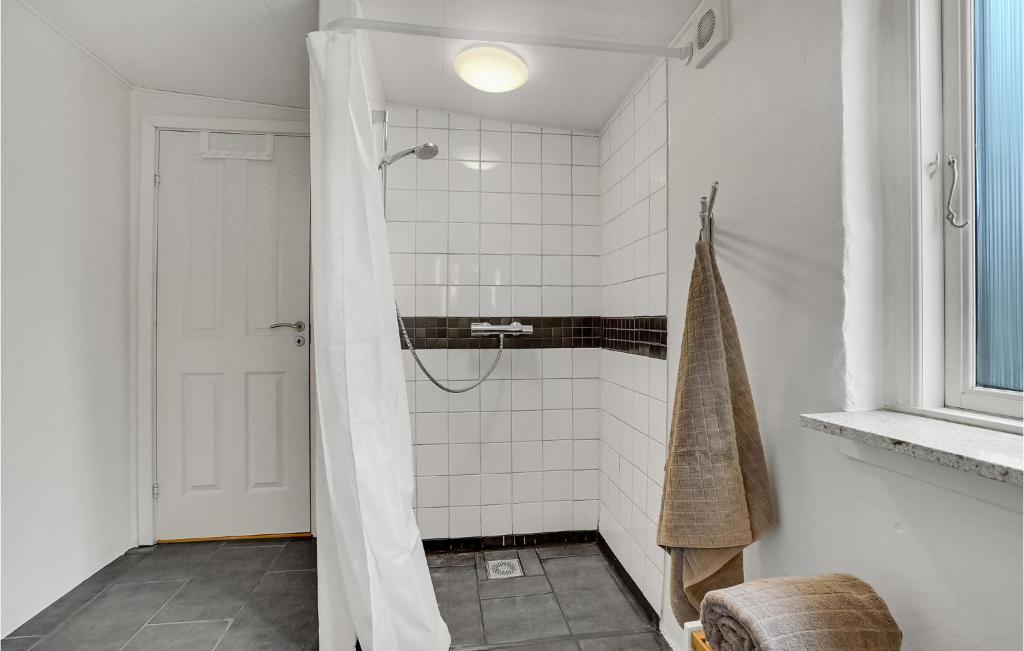 Beautiful Home In Bryrup With 3 Bedrooms And Wifi photo 3