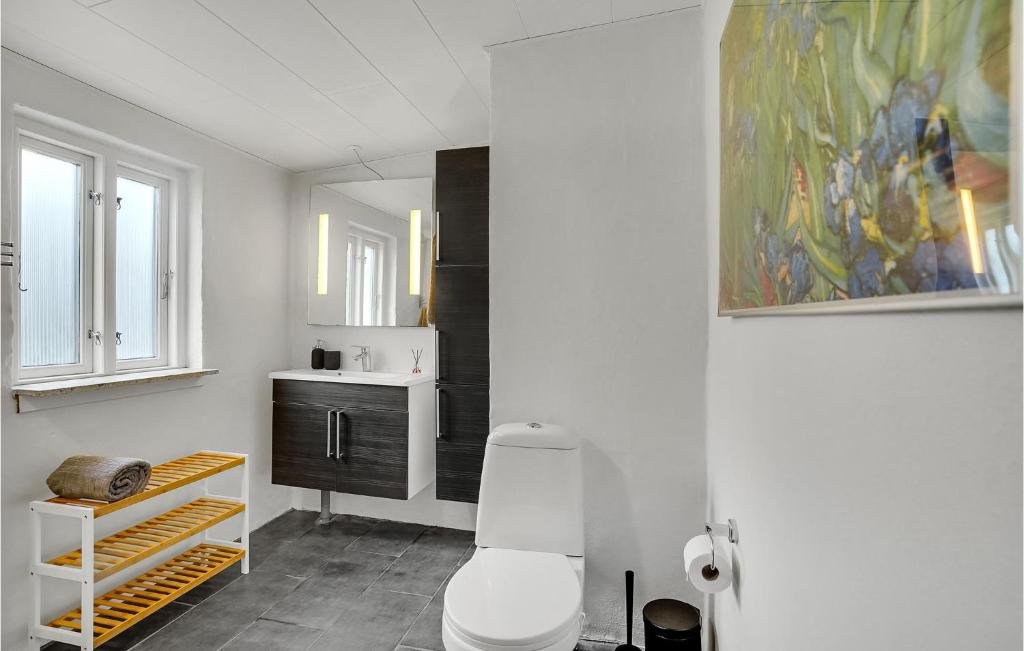 Beautiful Home In Bryrup With 3 Bedrooms And Wifi photo 4