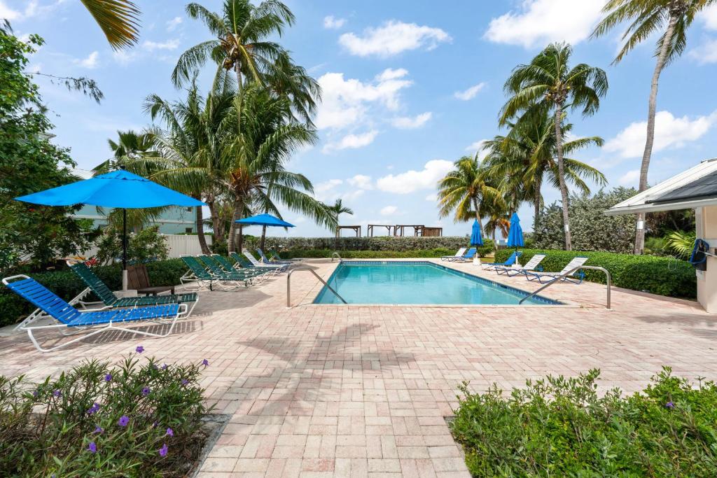 Perfectly Located in the Heart of Seven Mile Beach apts photo 2