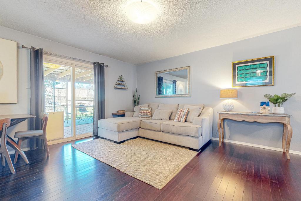 Bluebonnet Bungalow photo 4