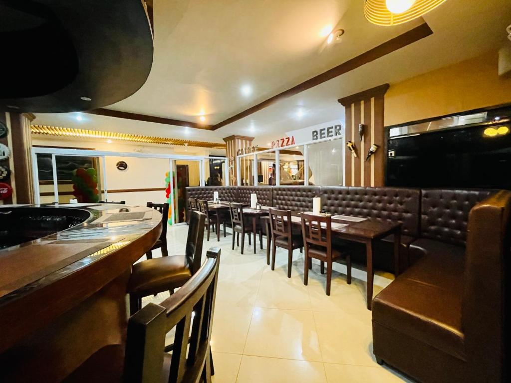 Drake Hotel Angeles City photo 3