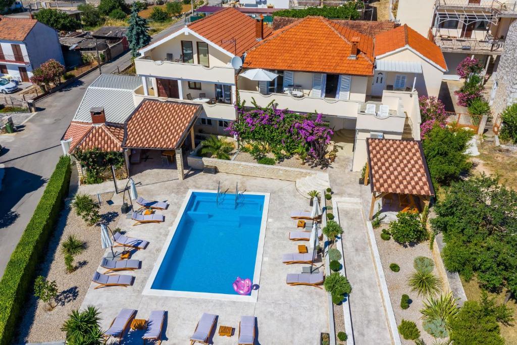 Family friendly apartments with a swimming pool Sveti Filip i Jakov, Biograd - 20861 photo 2