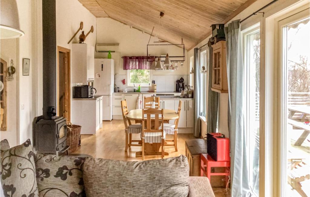 Amazing Home In Vdd With Wifi And 4 Bedrooms photo 3