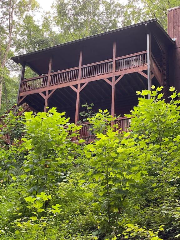 Alpenhaus Cabins Real Log Home in Helen Ga Mountains with hot tub and balconies photo 4