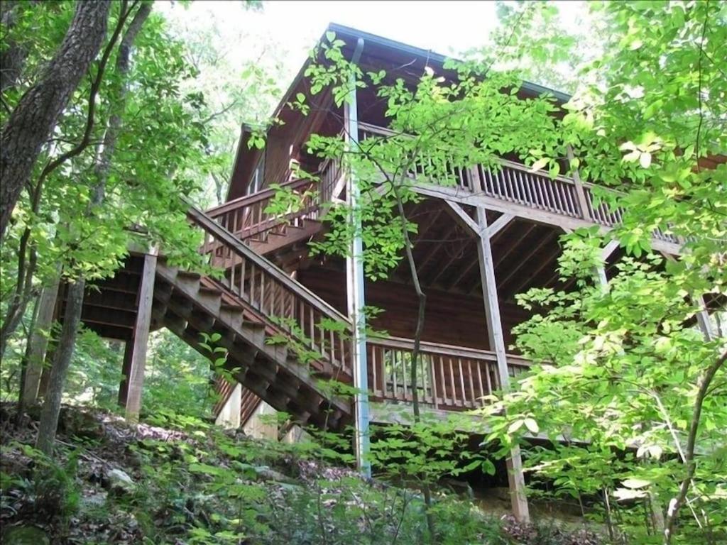 Alpenhaus Cabins Real Log Home in Helen Ga Mountains with hot tub and balconies image