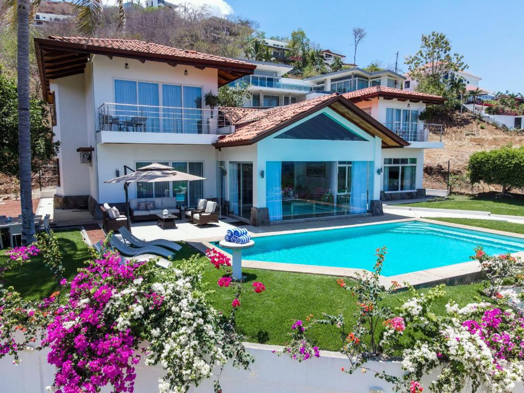 Luxury Villa in Ocotal Beach