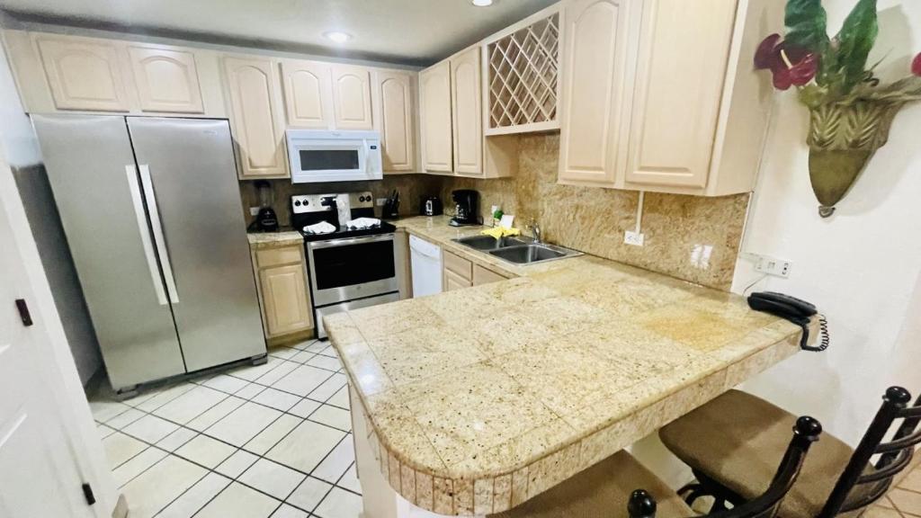 Las Palmas Resort at Sandy Beach- Condo Grande-605 condo photo 4