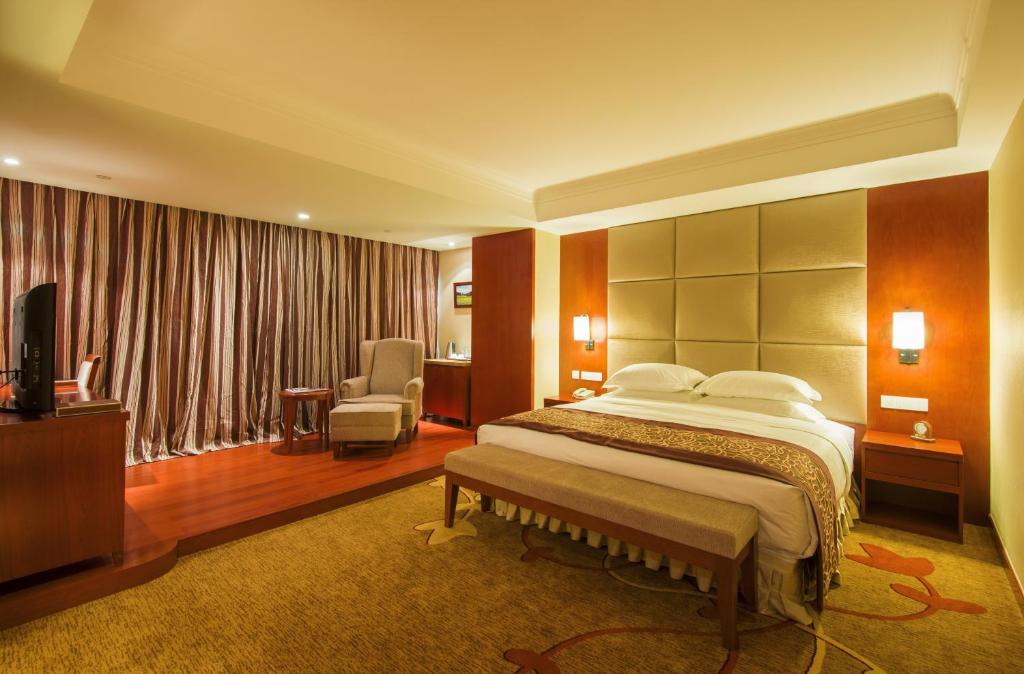 Двухместный (Номер Делюкс с кроватью размера «king-size»), Avic Hotel Beijing