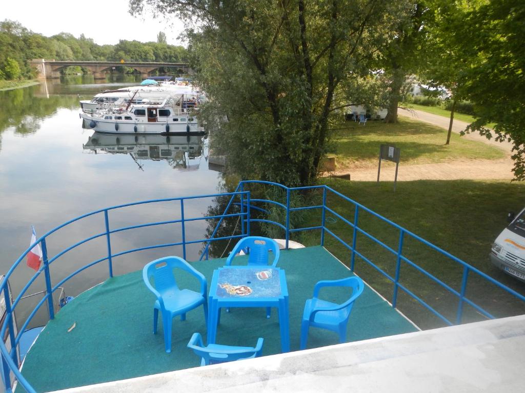 Maison flottante sur la seille photo 4