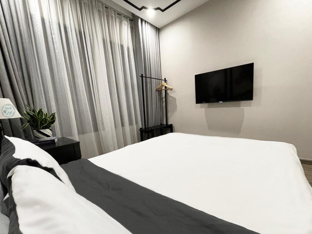 Vinhomes Ocean Park - Ctrl S by 1996 - The Luxe with bathtub - The Light with bathtub and projector - The Vintage with high floor - The Indochine with open view and high floor