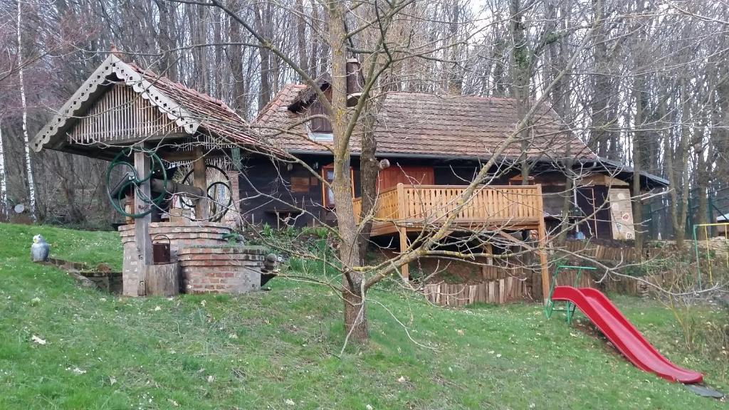Country house with a pool in Medvednica Nature Park photo 1