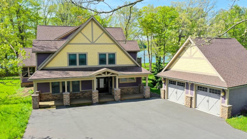 Glenwood Cove image