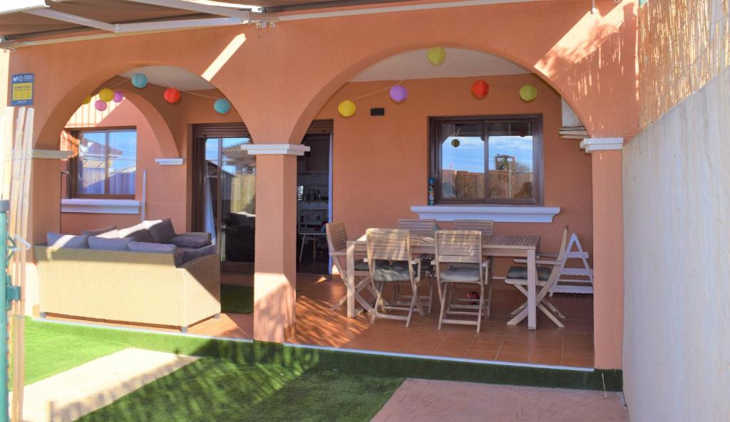 Espacioso apartamento con preciosos jardines y BBQ photo 1