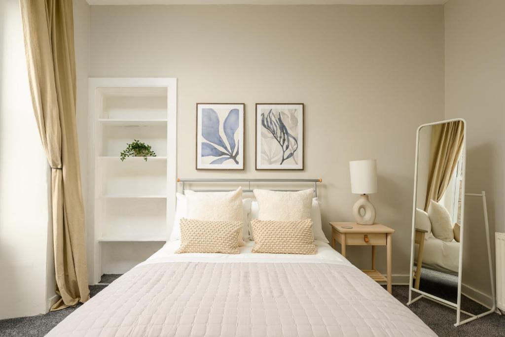 Rooms of The Raeburn Residence - Stockbridge