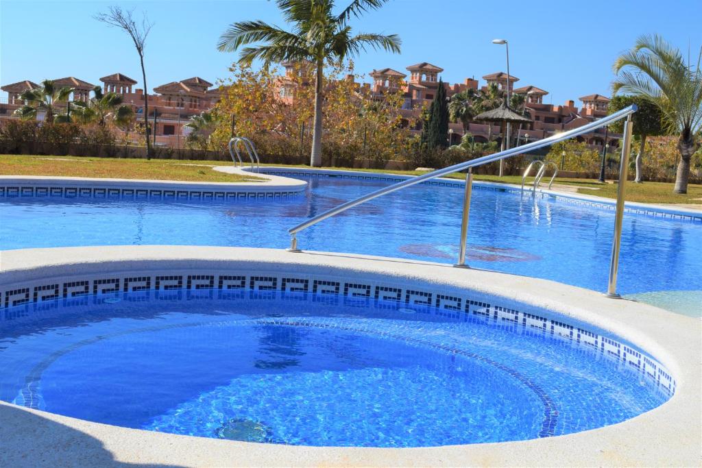 Espacioso apartamento con preciosos jardines y BBQ photo 3