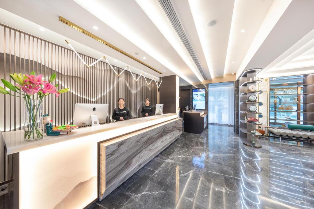 Atour Hotel Suzhou Guanqian Street Leqiao Station photo 2