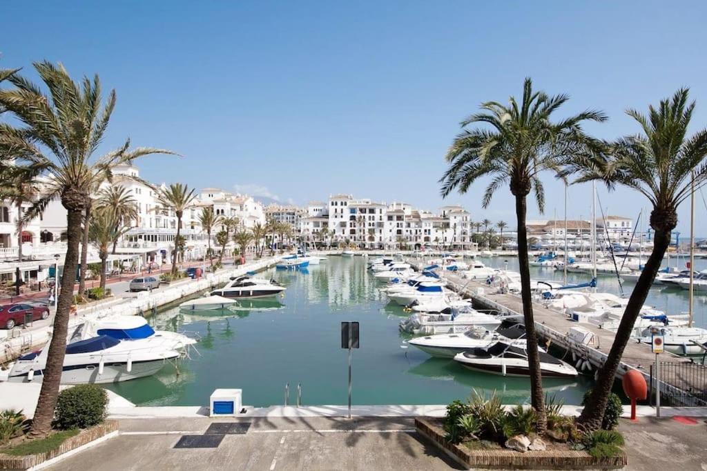 Detached Villa 4 bed Duquesa with Private infinity pool close to port and beach - Tap to explore photos