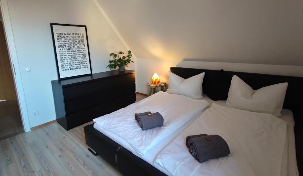 HOMELY STAY in a MODERN GREEN DREAM photo 4