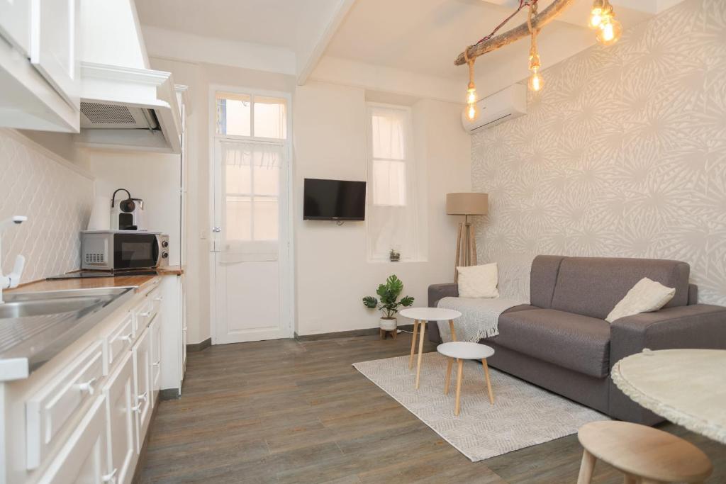 Upstays - 5min from the beach - Suquet - Terrace - Tap to explore photos