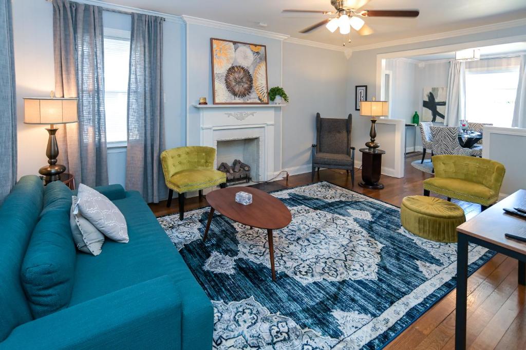 Peaceful home in downtown Huntsville with nice back patio! image