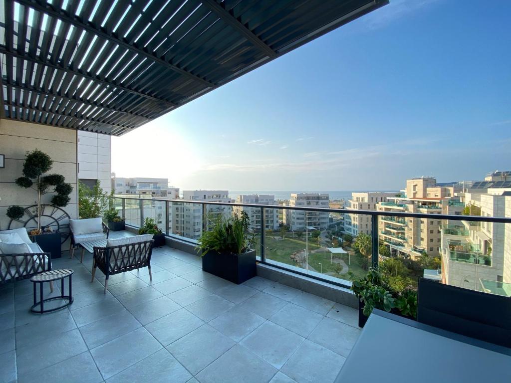 Tlv sea view penthouse