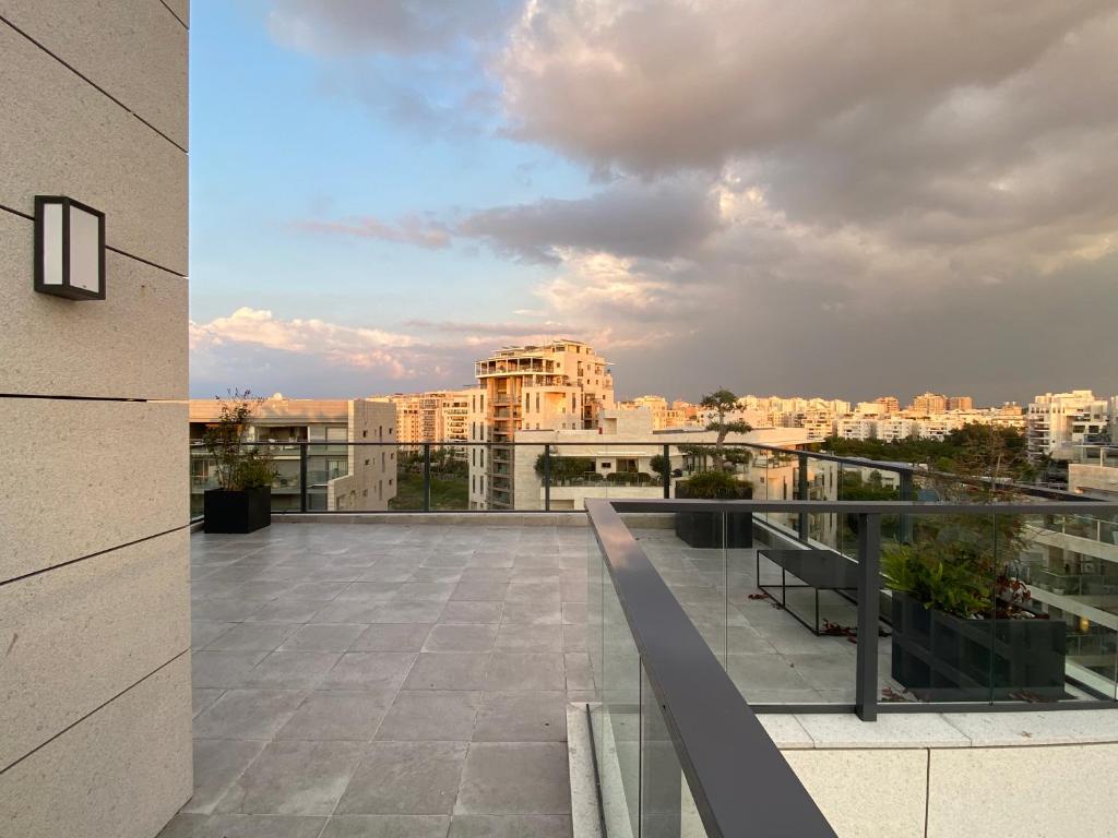 Tlv sea view penthouse photo 1