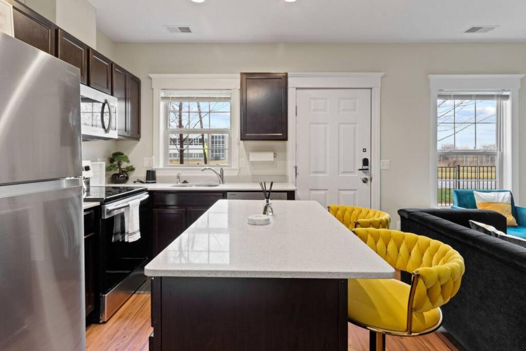 Stylish and Comfortable 1-BR in the Heart of Detroit photo 1