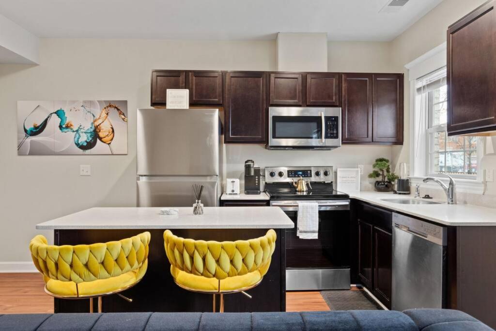Stylish and Comfortable 1-BR in the Heart of Detroit photo 2