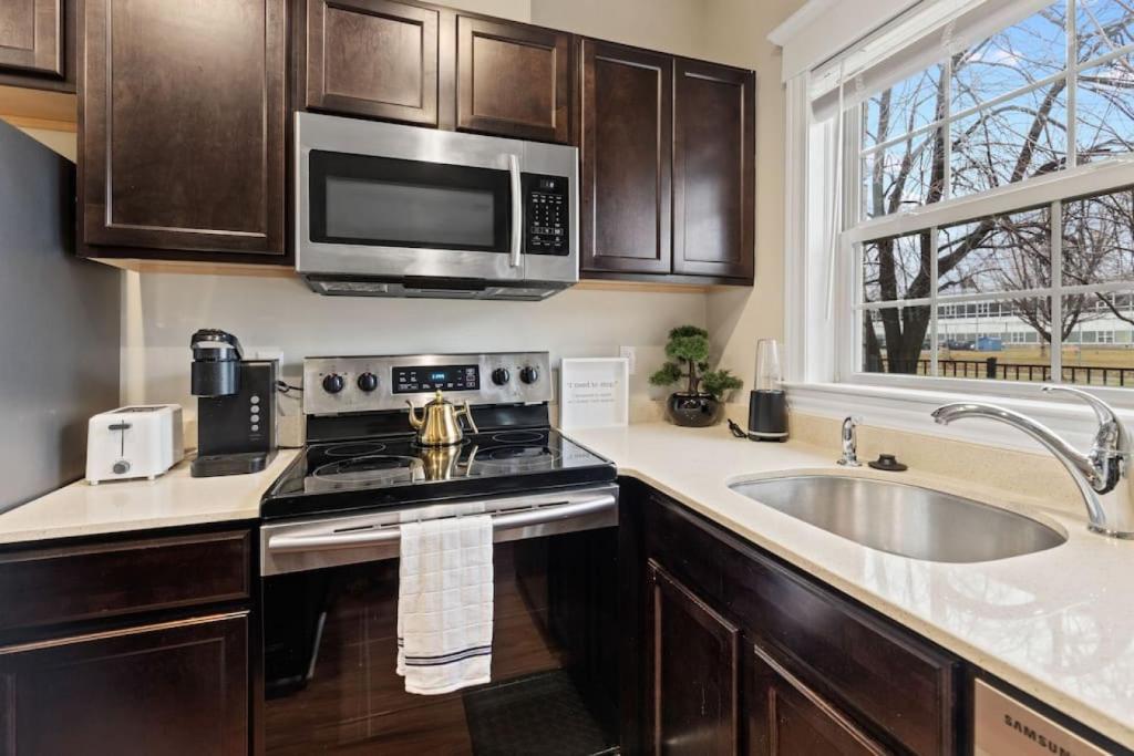 Stylish and Comfortable 1-BR in the Heart of Detroit photo 3