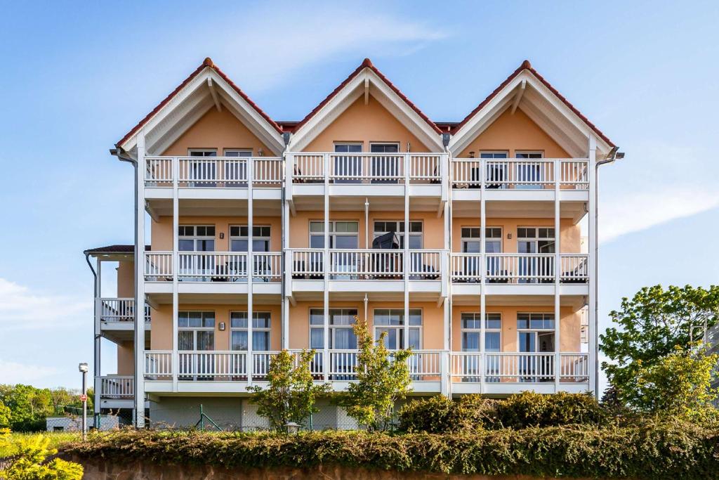 traumhafter Meerblick vom Balkon, gratis Nutzung vom AHOI Erlebnisbad und Sauna in Sellin - Villa Bergfrieden photo 1