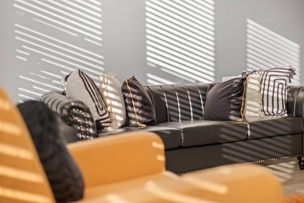 Luxurious 1-Bedroom Fishers photo 2