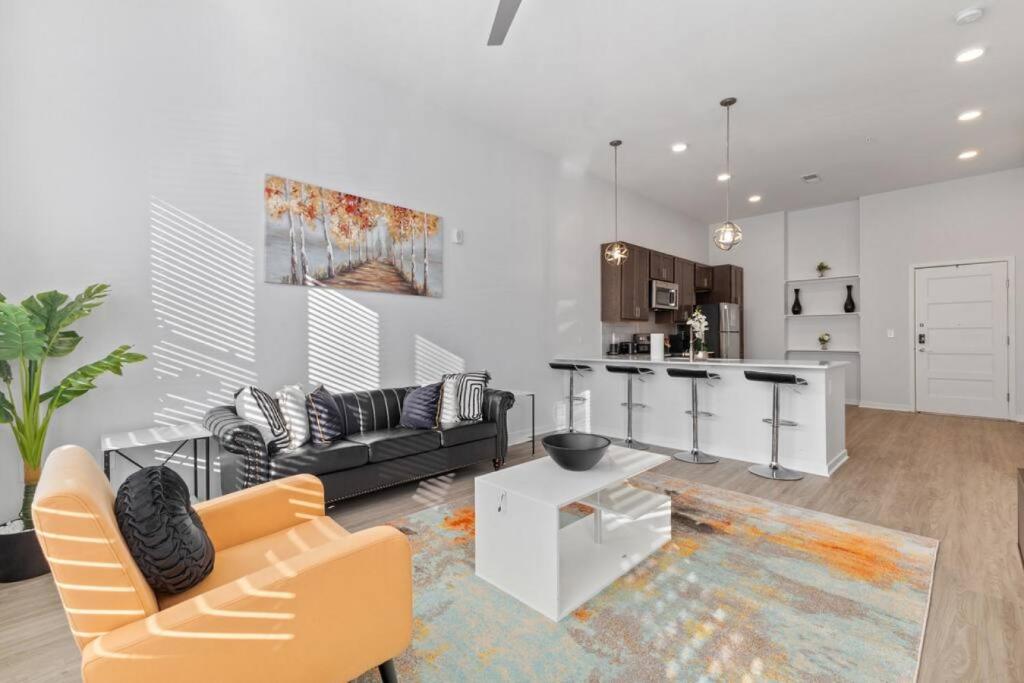 Luxurious 1-Bedroom Fishers photo 4