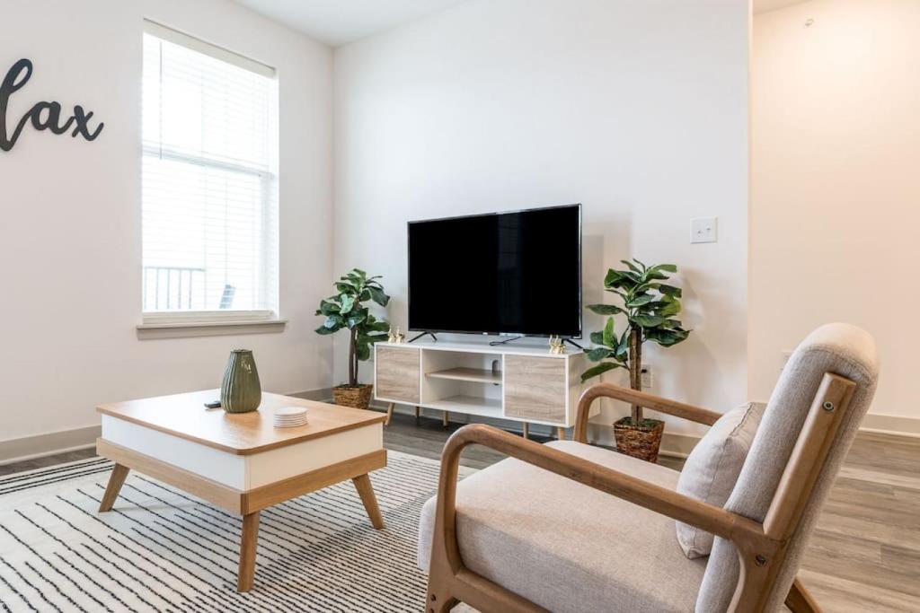 Luxurious 2-Bedroom, Whitestown photo 2
